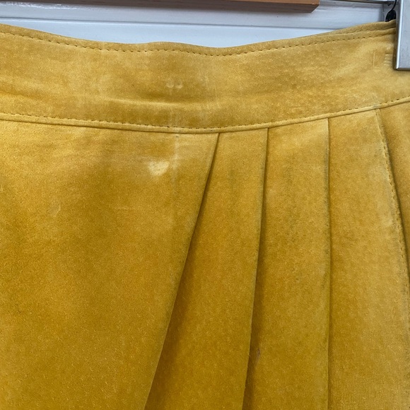 Vintage Danier yellow suede petal skirt - Picture 5 of 14